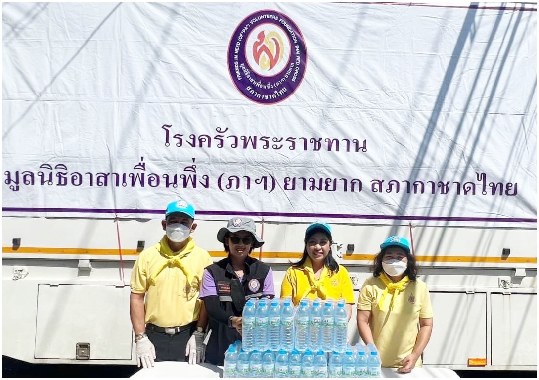 สำนักงานบังคับคดีจังหวัดสิงห์บุรี ลงพื้นที่มอบเครื่องอุปโภคบริโภค และถุงยังชีพ เพื่อช่วยเหลือผู้ประสบอุทกภัย ในพื้นที่จังหวัดสิงห์บุรี